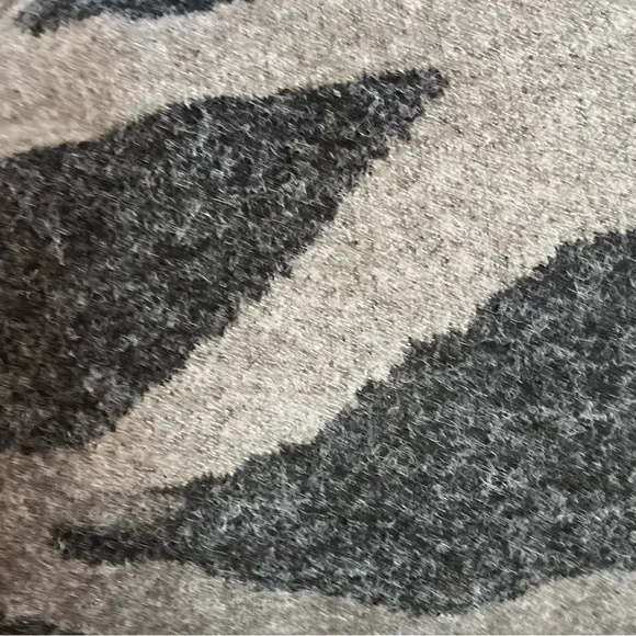 Cyrus men’s crewneck sweater size, large, black, and gray camo - Picture 3 of 5